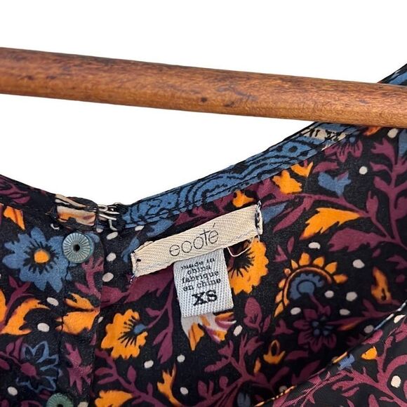 Ecote Keyhole Back Flowey Tank Top - Picture 6 of 10